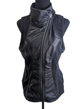lululemon Run, Gust Buster Black Asymmetric Zip Vest Size 10 Flaws